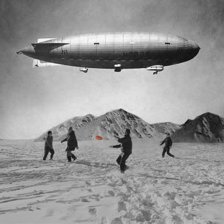 The 'Norge' flies over the North Pole