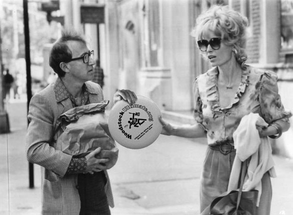 Woody and Mia fighting over disc